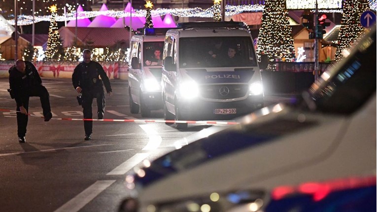 Berlinska policija evakuirala božićni sajam zbog sumnjivog paketa